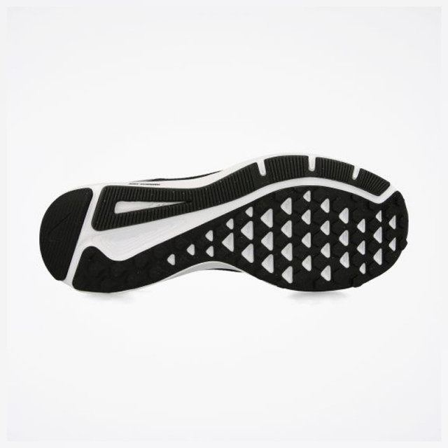 SEPATU LARI NIKE Quest