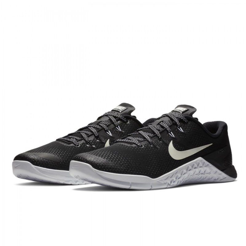 SEPATU TRAINING NIKE Metcon 4