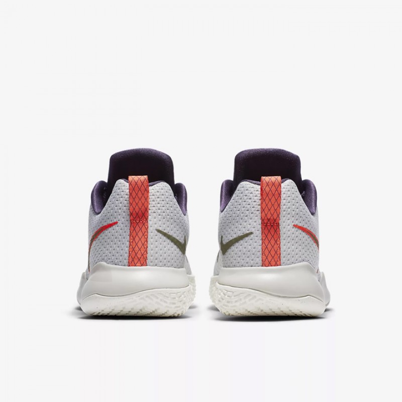 SEPATU BASKET NIKE Zoom Live 2