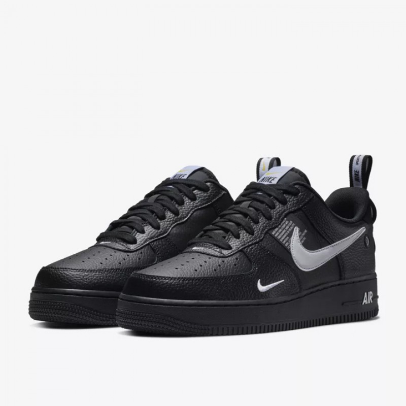 SEPATU SNEAKERS NIKE Air Force 1 '07 LV8 Utility