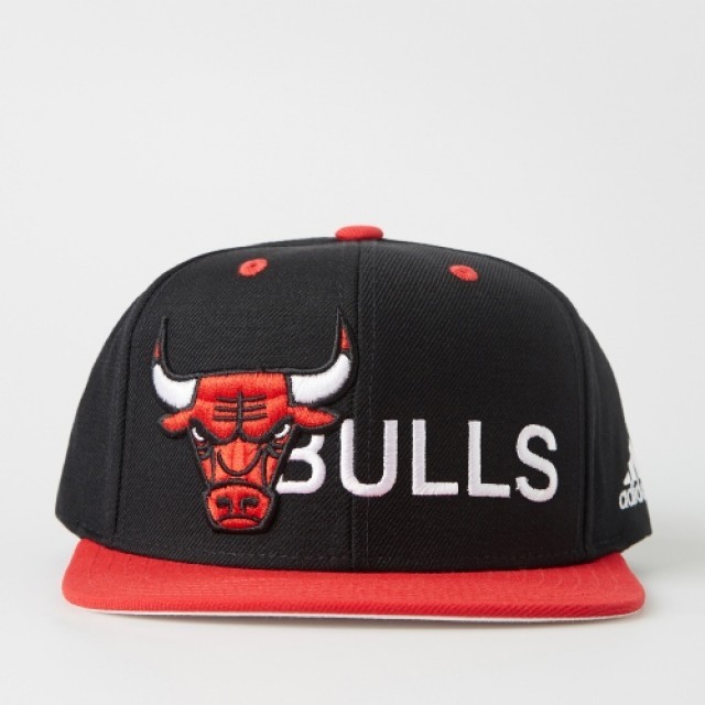AKSESORIS BASKET ADIDAS Chicago Bulls Cap