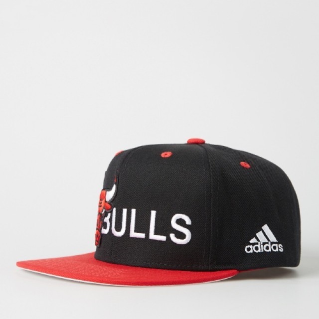 AKSESORIS BASKET ADIDAS Chicago Bulls Cap