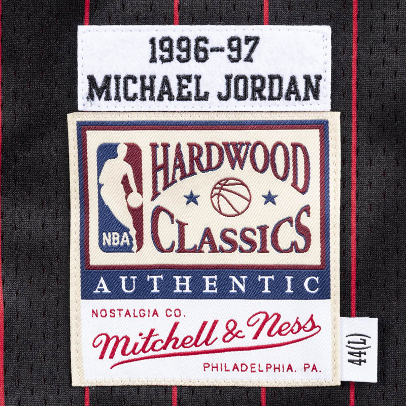 BAJU BASKET MITCHELL N NESS Michael Jordan Chicago Bulls Alternate 1996-97 Authentic Jersey