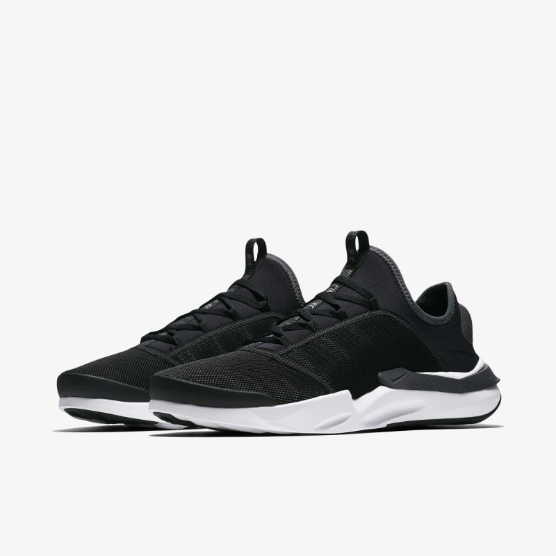 SEPATU LARI NIKE Shift One