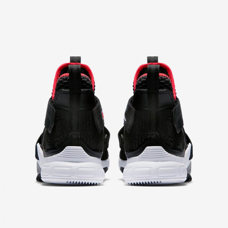 SEPATU BASKET NIKE Lebron Soldier XII SFG