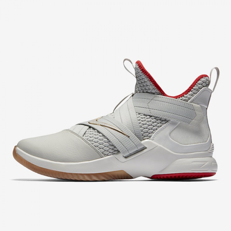 SEPATU BASKET NIKE Lebron Soldier XII