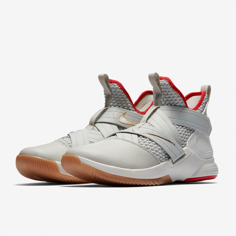 SEPATU BASKET NIKE Lebron Soldier XII