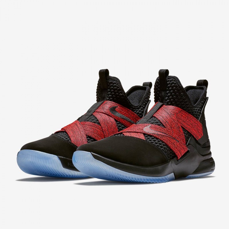 SEPATU BASKET NIKE Lebron Soldier XII