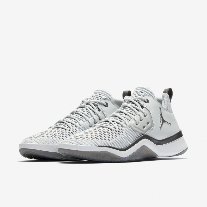 SEPATU BASKET AIR JORDAN DNA LX