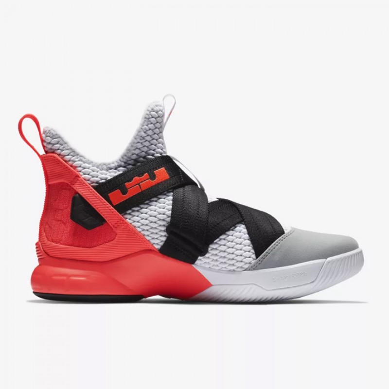 SEPATU BASKET NIKE Lebron Soldier XII SFG