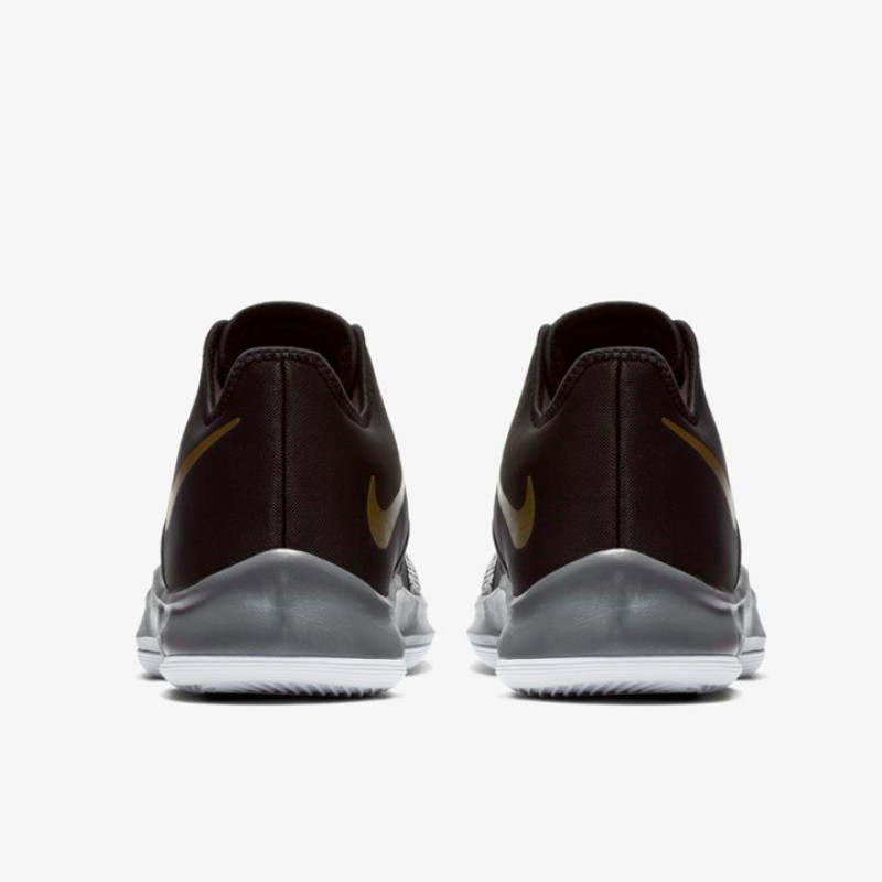 SEPATU BASKET NIKE Air Versitile 3