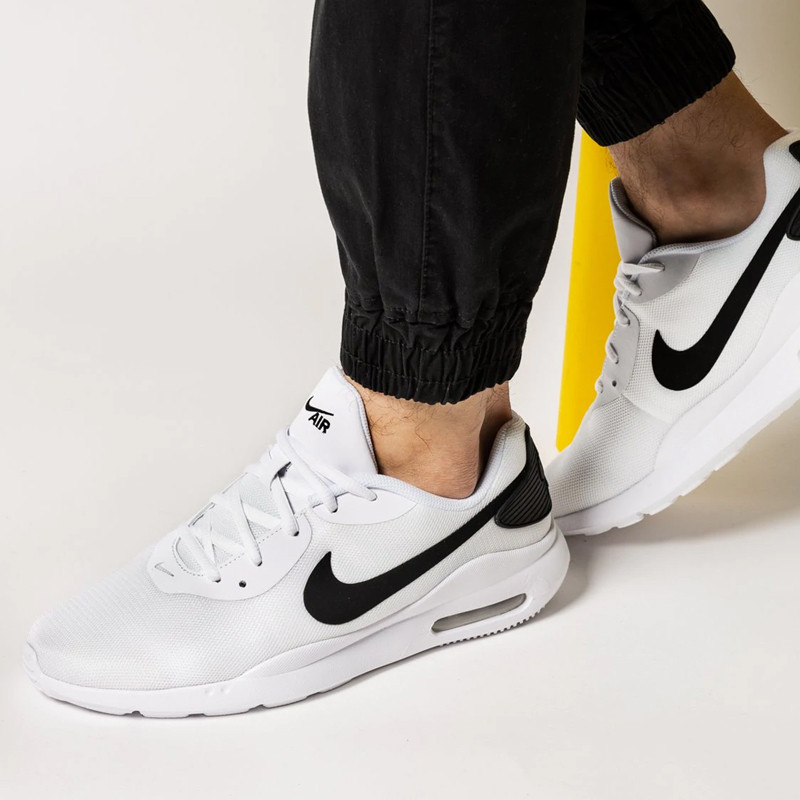SEPATU SNEAKERS NIKE Air Max Oketo