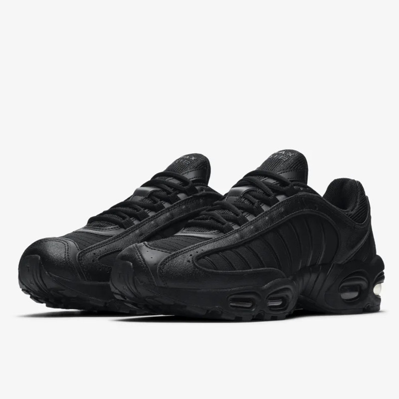 SEPATU SNEAKERS NIKE Air Max Tailwind 4