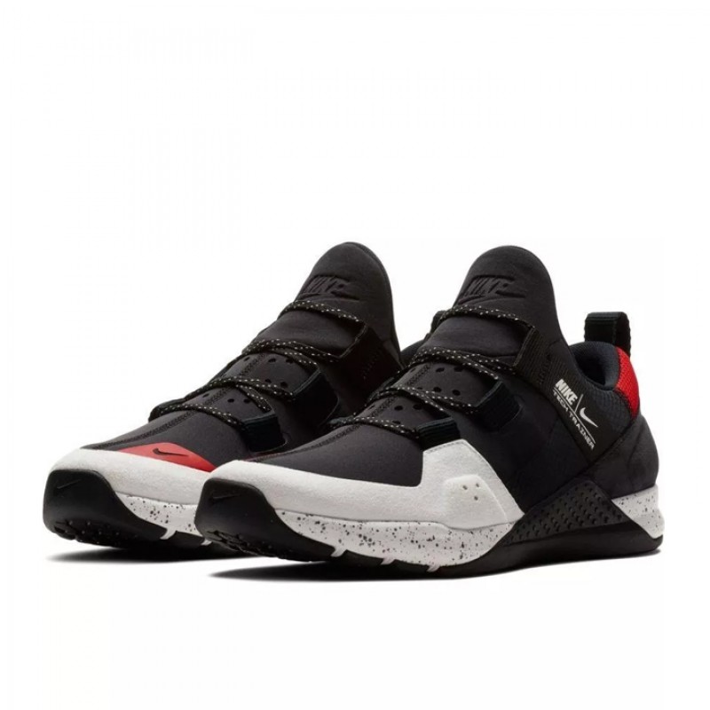 SEPATU TRAINING NIKE Tech Trainer