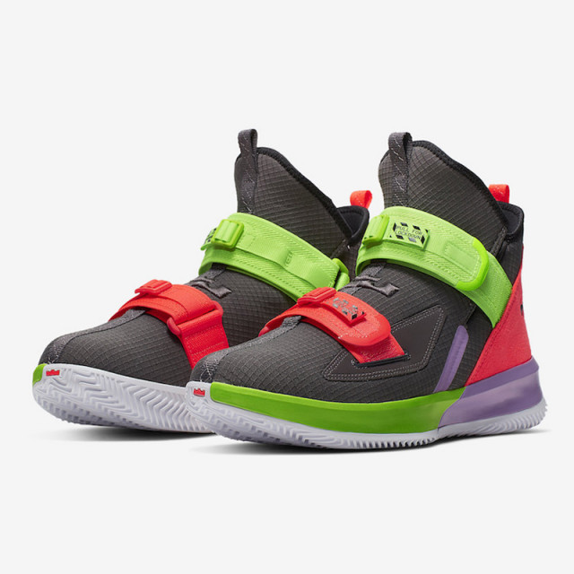 SEPATU BASKET NIKE Lebron Soldier 13