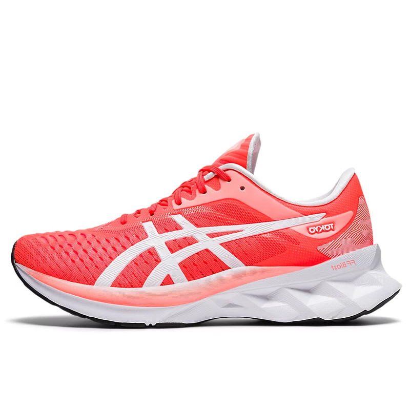 SEPATU LARI ASICS Wmns Novablast Tokyo