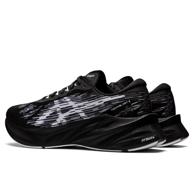 SEPATU LARI ASICS Novablast 3
