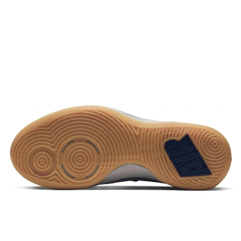SEPATU BASKET NIKE Air Versitile 4