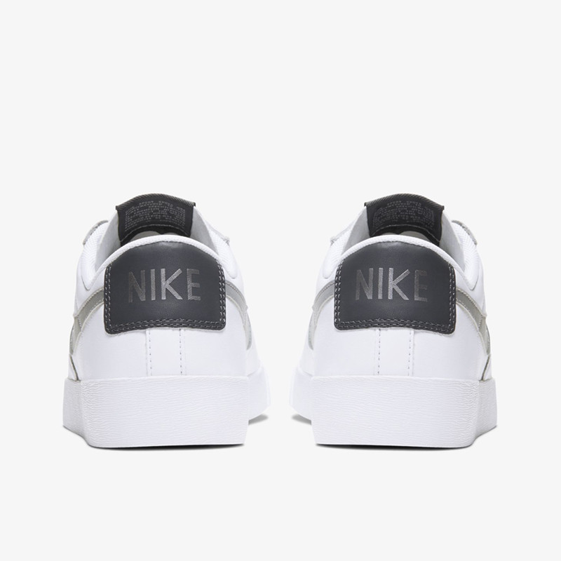 SEPATU SNEAKERS NIKE Wmns Blazer Low LE Icon Clash
