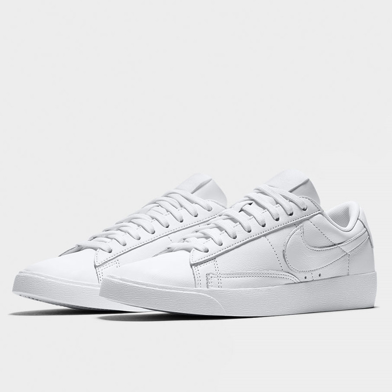 SEPATU SNEAKERS NIKE Wmns Blazer Low LE