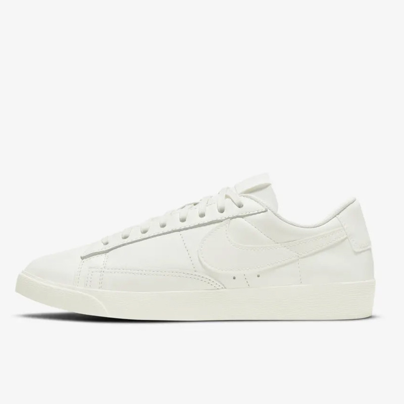 Sepatu Sneakers Nike Wmns Blazer Low Le White
