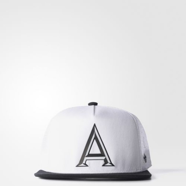 AKSESORIS SNEAKERS ADIDAS Trucker Cap B&W