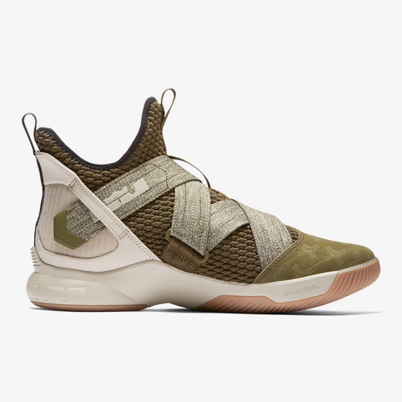 SEPATU BASKET NIKE Lebron Soldier XII