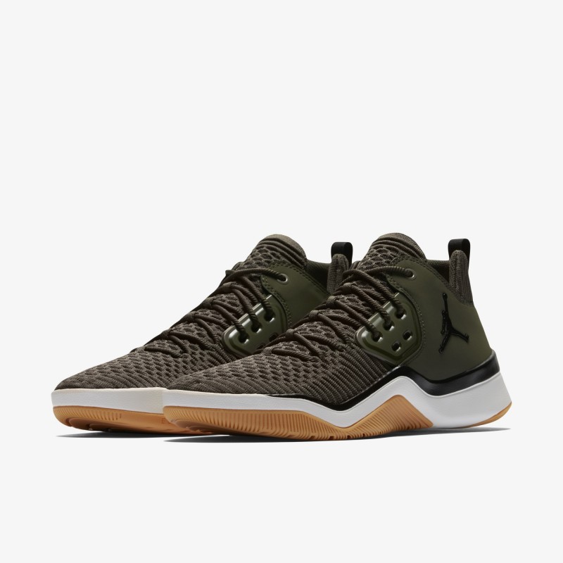 SEPATU BASKET AIR JORDAN DNA LX