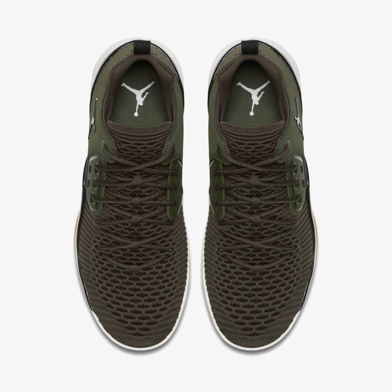 SEPATU BASKET AIR JORDAN DNA LX