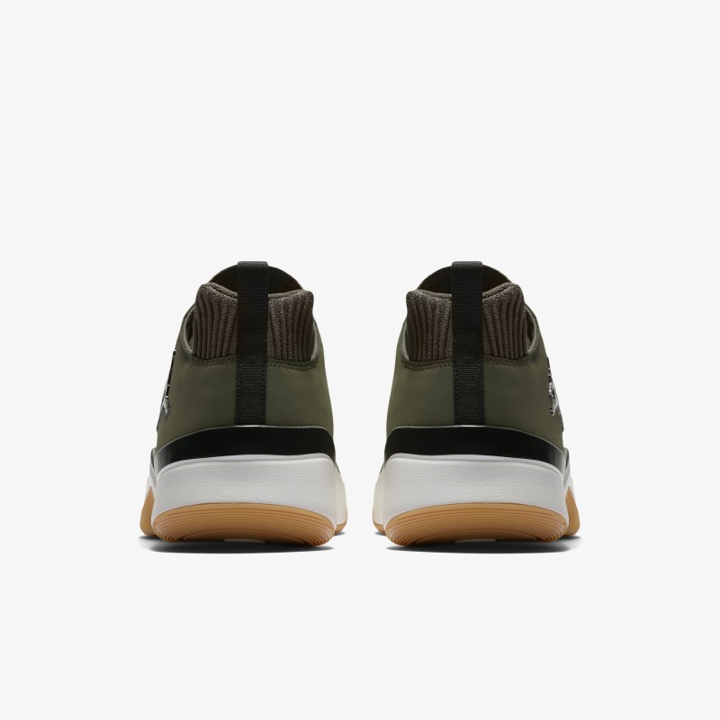SEPATU BASKET AIR JORDAN DNA LX