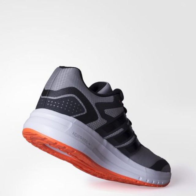 SEPATU LARI ADIDAS Brevard
