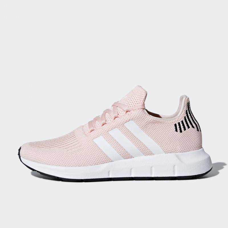 SEPATU SNEAKERS ADIDAS Wmns Swift Run