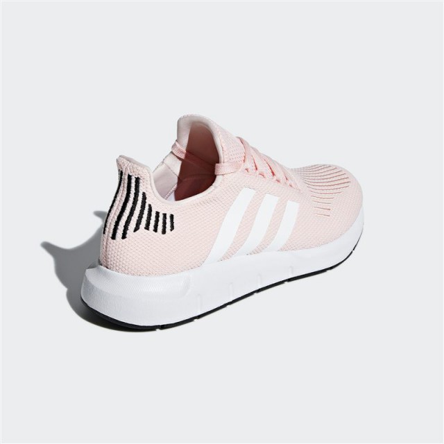 SEPATU SNEAKERS ADIDAS Wmns Swift Run