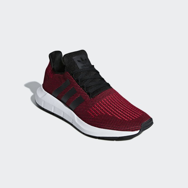SEPATU LARI ADIDAS Swift Run