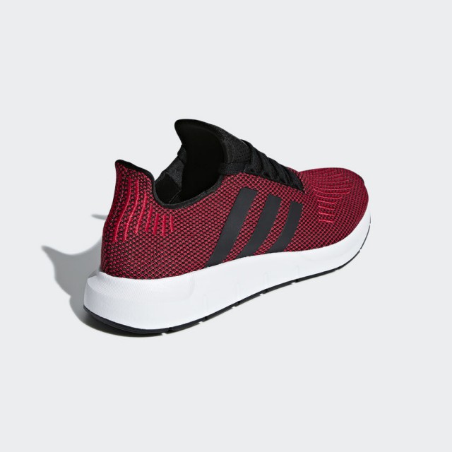 SEPATU LARI ADIDAS Swift Run