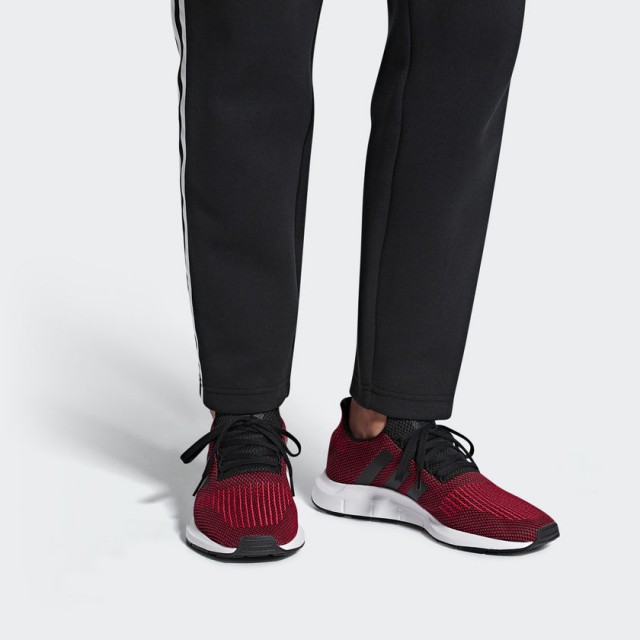 SEPATU LARI ADIDAS Swift Run