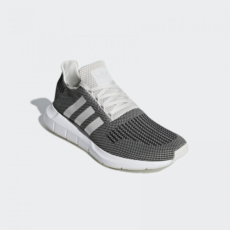 SEPATU SNEAKERS ADIDAS Swift Run