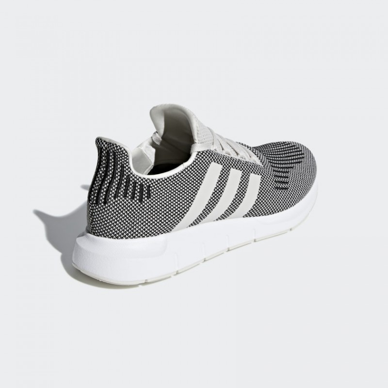 SEPATU SNEAKERS ADIDAS Swift Run