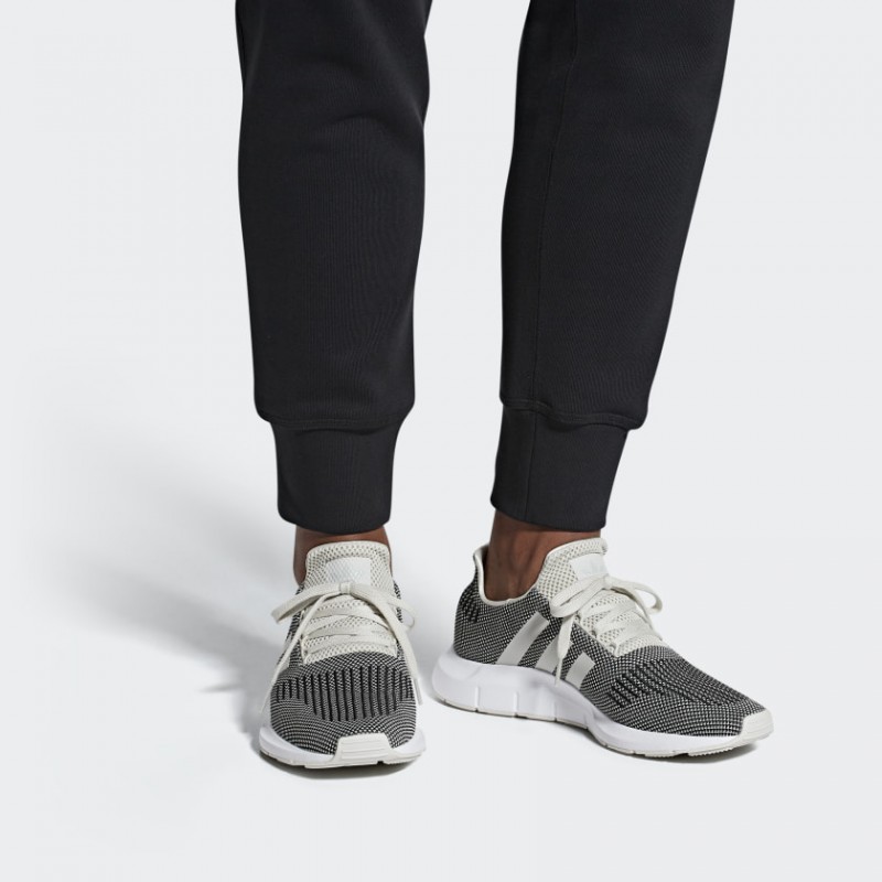 SEPATU SNEAKERS ADIDAS Swift Run