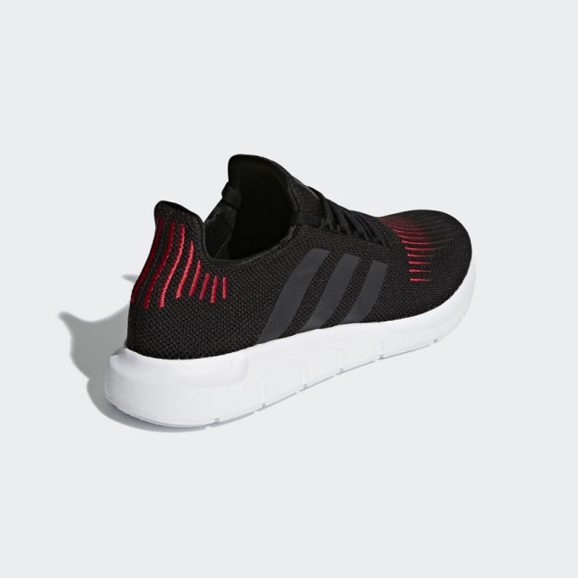 SEPATU SNEAKERS ADIDAS Swift Run