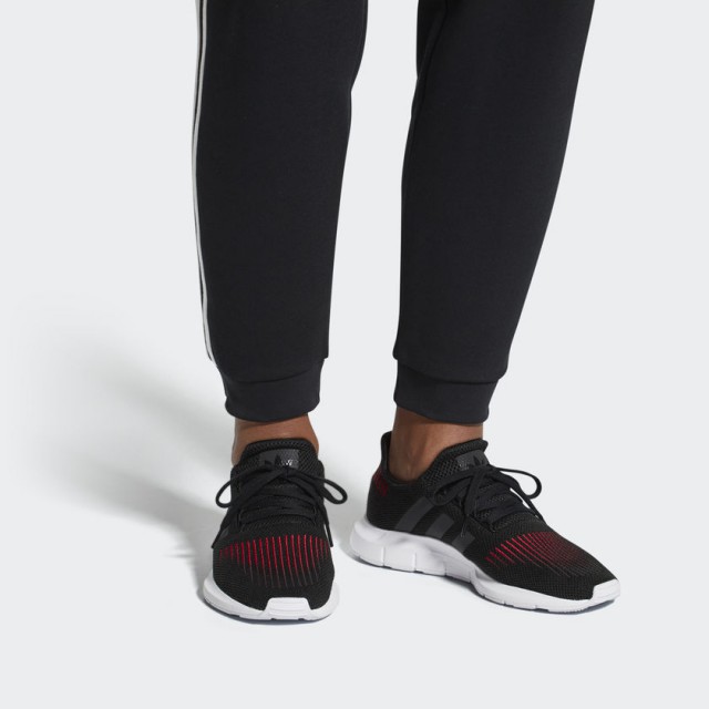 SEPATU SNEAKERS ADIDAS Swift Run