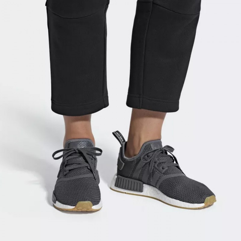 SEPATU SNEAKERS ADIDAS NMD_R1
