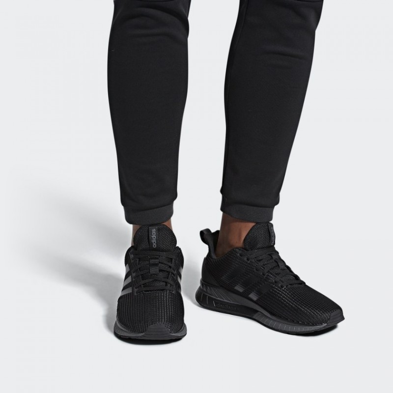 SEPATU LARI ADIDAS Questar TND