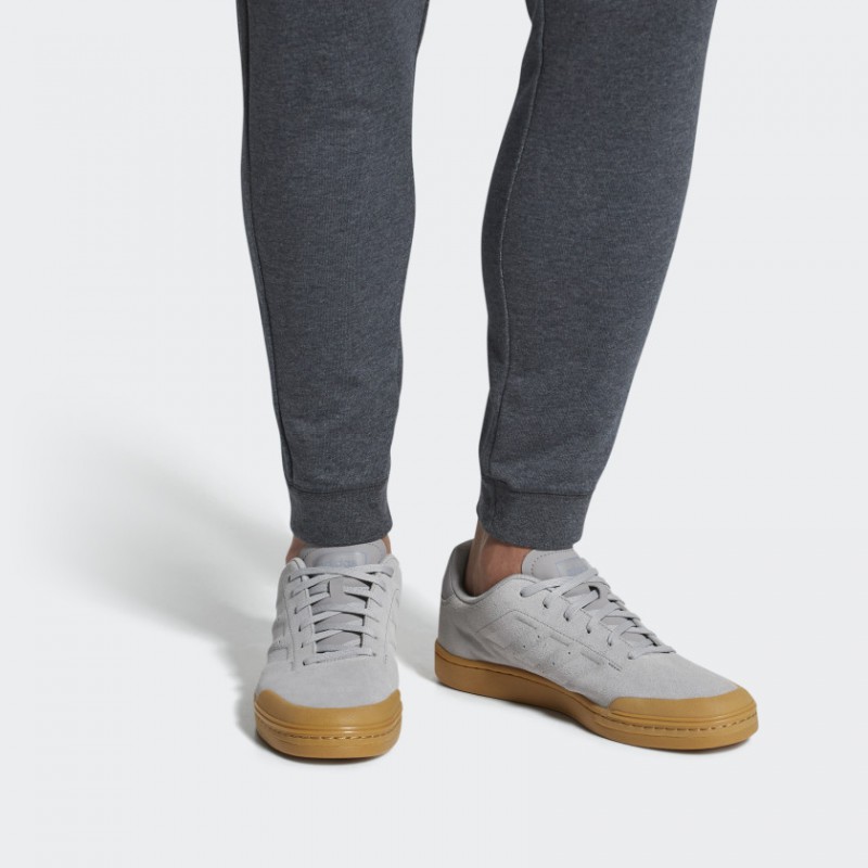 SEPATU SNEAKERS ADIDAS Court 70s