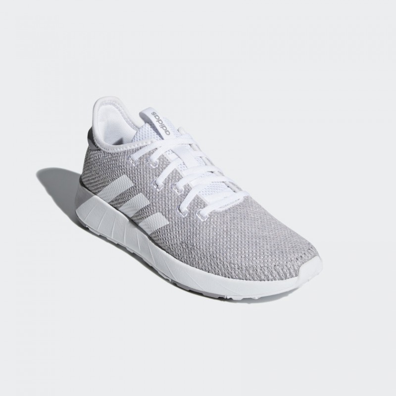 SEPATU LARI ADIDAS Wmns Questar X BYD