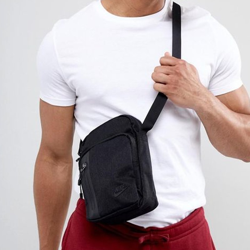 TAS SNEAKERS NIKE Tech Small Items Bag