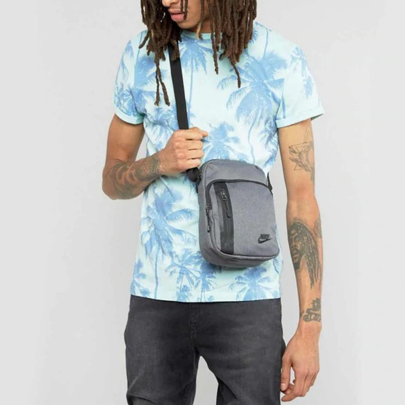 TAS SNEAKERS NIKE Tech Small Items Bag