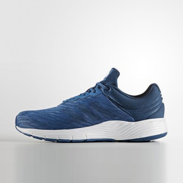 SEPATU LARI ADIDAS Fluid Cloud