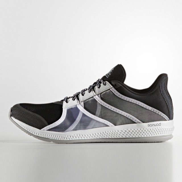 SEPATU TRAINING ADIDAS Wmns Gymbreaker Bounce 