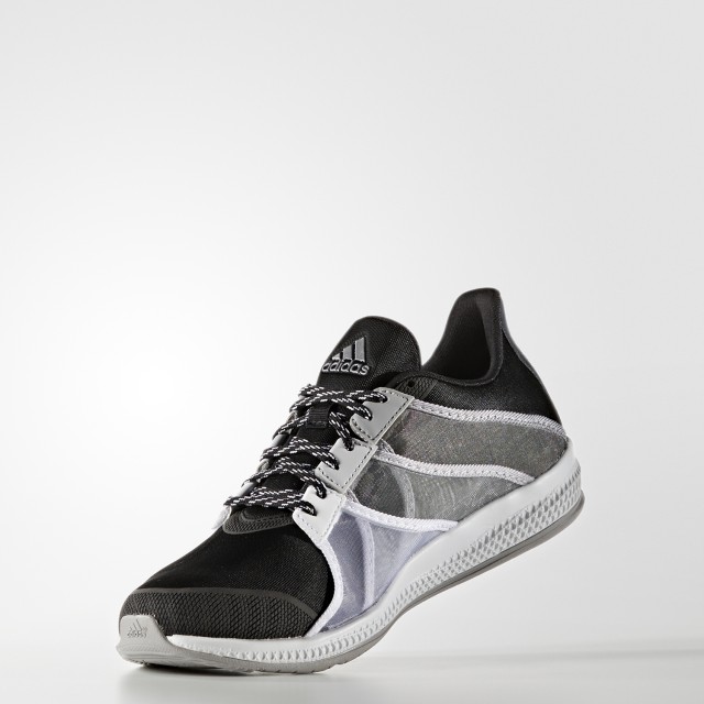 SEPATU TRAINING ADIDAS Wmns Gymbreaker Bounce 